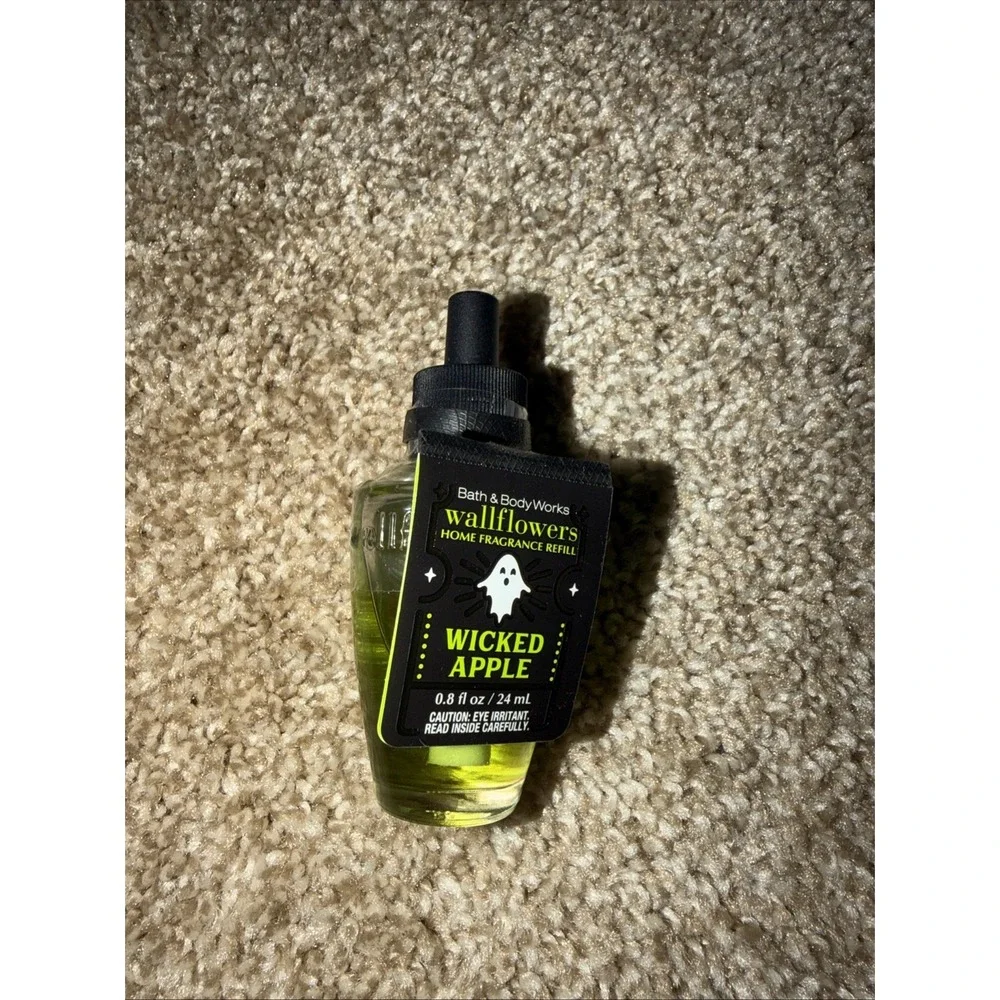 Bath & Body Works Halloween Wallflower Fragrance Refill Bulb Wicked Apple - Picture 1 of 2
